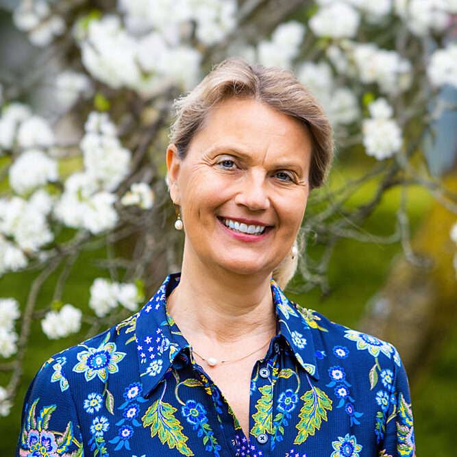 Dr. Rita Bauer